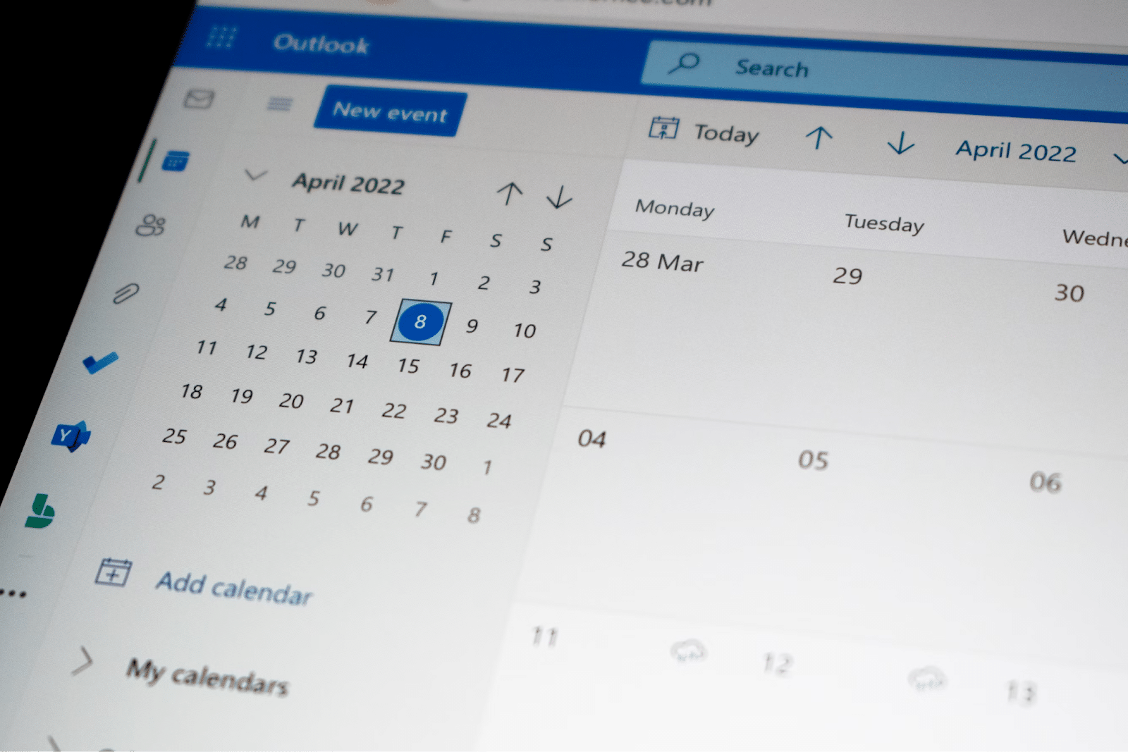 Balance gaming and work with a digital calendar